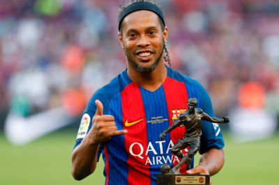 Gol Berkelas Dari Sang Maestro Ronaldinho
